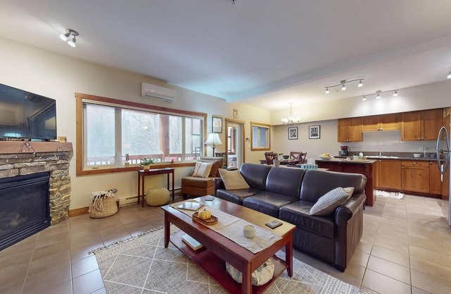 Your Home Base for Adventure-Ski-Bike-Relax-Soak - Private Hot Tub