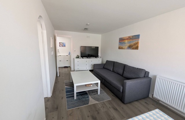 Your ideal home away from home! Modern apartment, free wifi and parking
