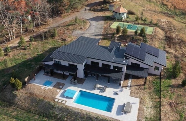 Your Own Private Retreat - pool, hot tub, cold plunge, red light sauna, pickleball