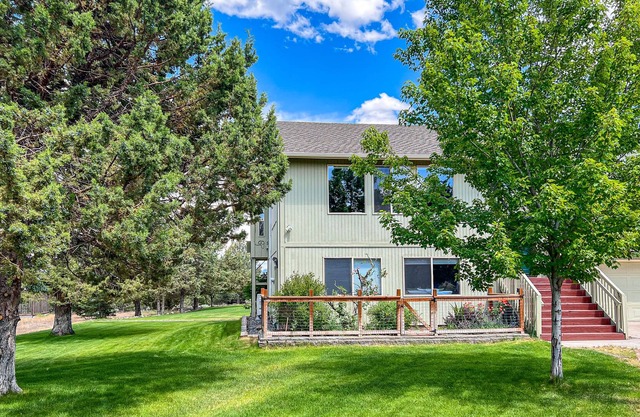 Your Place Amongst the Mountains | House in Terrebonne with wood stove & games