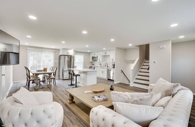 Your Private 4 BEDR, 3 LVL, Completely Renovated Home w/Attached 2-Car Garage