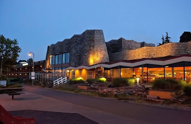 Your Relaxing Getaway Awaits! Outdoor Pool, FREE Parking, Pets Allowed!