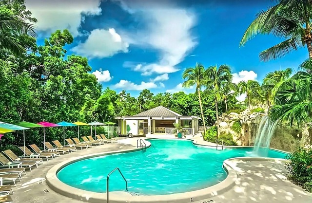 Your Relaxing Getaway Awaits! 2 Pet-friendly Units, Oceanfront Property, 2 Pools