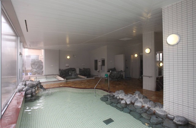 Yuyado Kuttari Onsen Lake Inn