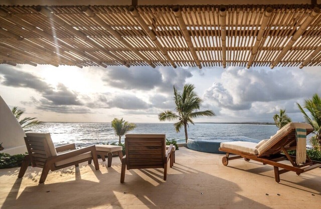 Zaha 4 Villa, Luxury Beachfront Condo