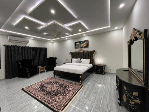 Zainab Lodges
