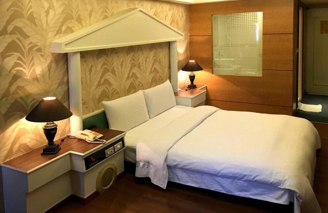 Zaw Jung Business Hotel