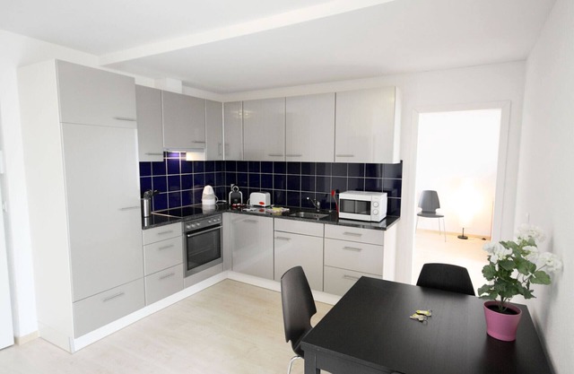 ZH Coral - Letzigrund HITrental Apartment