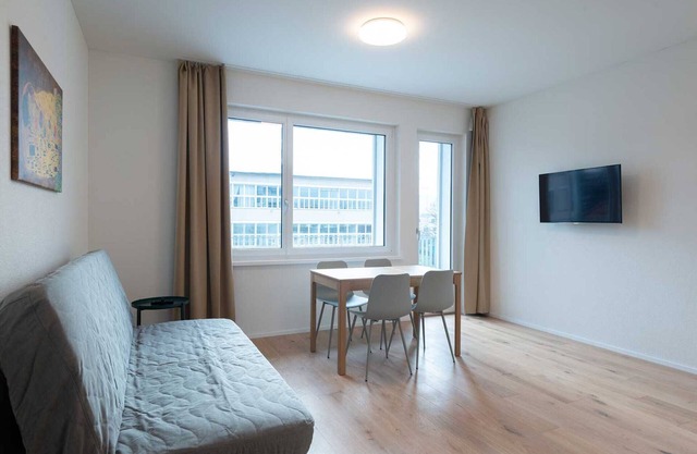 ZH Yellow 3 - Letzigrund HITrental Apartment