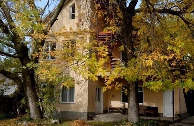 Zhenja and Lyuda's Boarding House