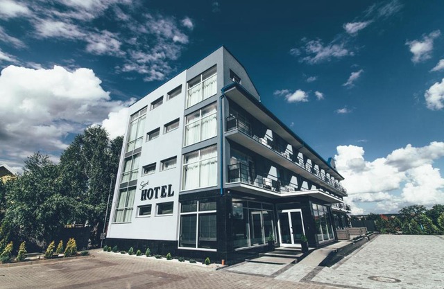 Zinedine Sport-Hotel
