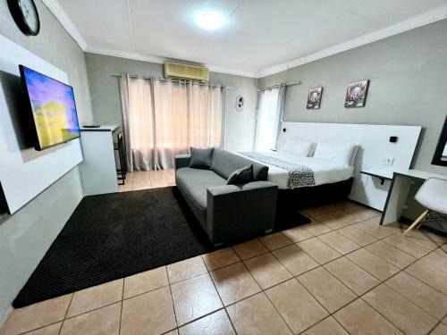 ZUCH Accommodation At Pafuri Self Catering-Deluxe Suite
