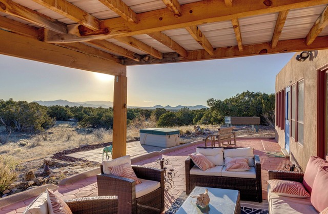 'Zuri House' Eclectic Santa Fe Rental w/Hot Tub