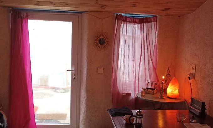 Paimboeuf Apartment | Close to the Sea! Private Studio with Child-Friendly Amenities