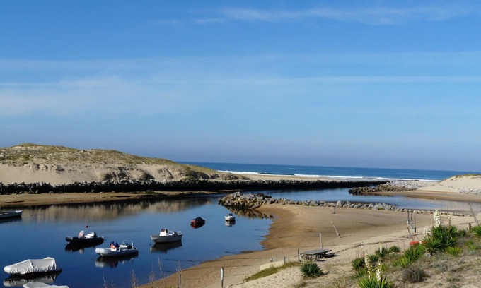 Saint-Julien-en-Born Villa | Relaxing Villa Near Contis Beach with Oceanfront Amenities