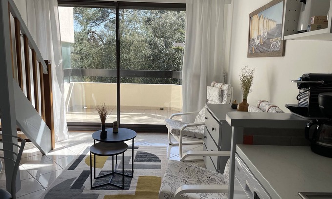 La Baule-Escoublac Apartment | Tranquil Studio Steps from the Beach and Market, 10/10 Rated