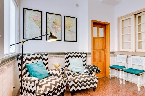 Sao Pedro House | Oceanfront À da Avó - The Guesthouse with Pet-Friendly Perks
