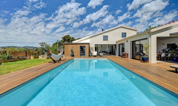 Est House | Elegant Retreat Steps from Historic Aix-en-Provence