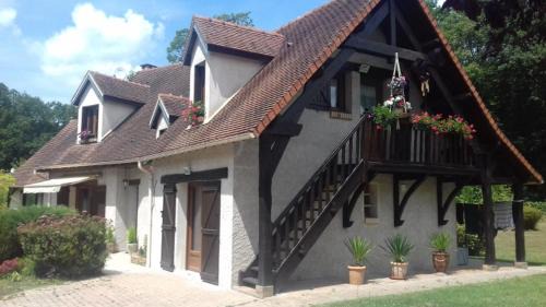 Bois-Jerome-Saint-Ouen Bed & Breakfast | Discover à l'orée du bois: Pet-Friendly Oceanfront Retreat