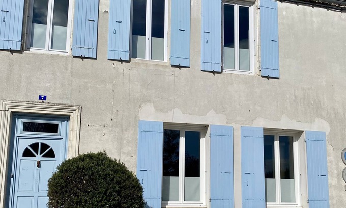 Le Chateau-d'Oleron House | Close to the Beach: Large Home with Garden in Doleron
