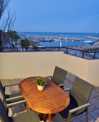 Les Cases d'Alcanar Apartment | Oceanfront Àtic Solé: Guest Rated 9.7, Pet-Friendly Retreat