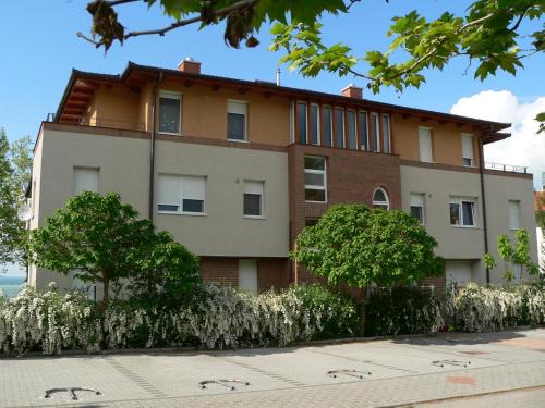 Balatonboglar Apartment | Ágnes Apartman: Prime Balaton Lakeside Accommodation