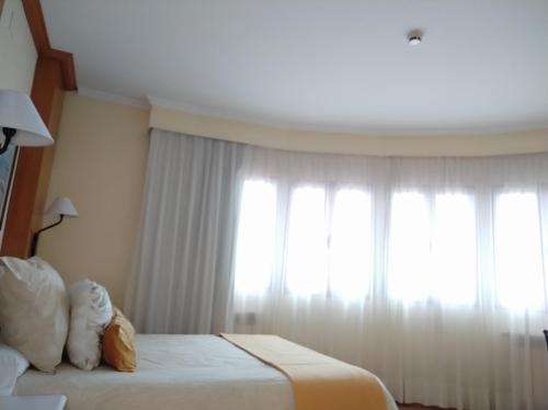 Manzanares Hotel | Pet-Friendly Haven with Pool & Restaurant at El Cruce