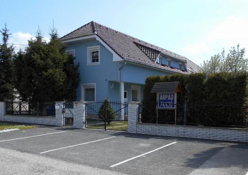 Gyor Bed & Breakfast | Family-Friendly Árpád Panzió with Great Guest Ratings