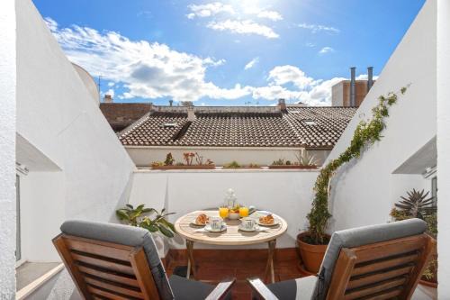 Ensanche Centro Apartment | Bright ÁTICO in SOHO: Top-Rated Family-Friendly Retreat