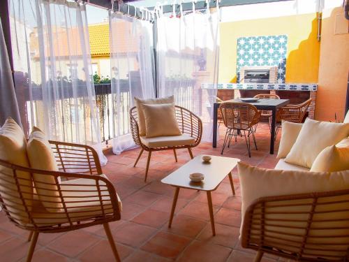 La Goleta Apartment | Delightful Terrace Apartment in La Goleta – Rated 10/10