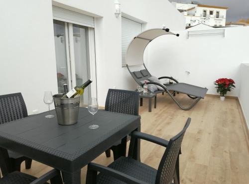 Setenil de las Bodegas Apartment | Top-Rated Ático Álvaro: Family-Friendly Retreat Awaits!