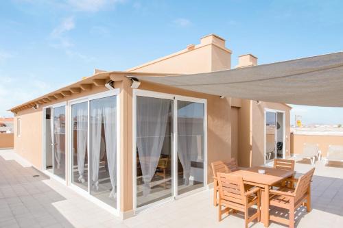Corralejo Apartment | Delightful Ático Deluxe in the Heart of Corralejo