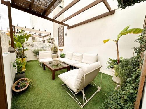 Triana Apartment | Stylish Ático Duplex Triana in Sevilla with Family Amenities