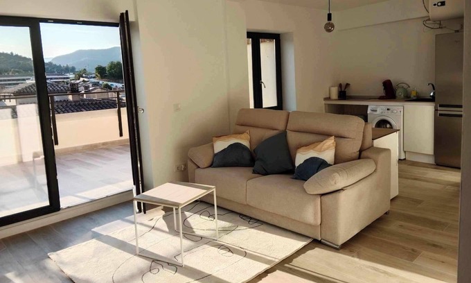 Estella Apartment | Modern Ático in the Heart of Estella for Your Getaway