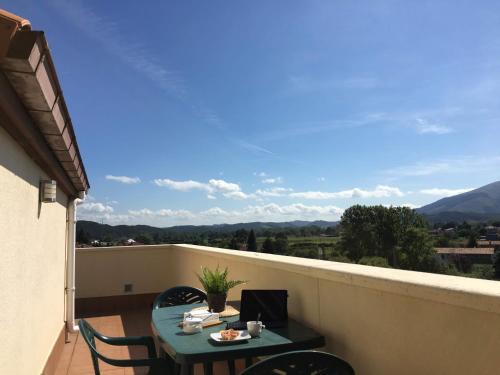 Cabezon de la Sal Apartment | Modern Attic with Scenic Views - Rated 9.2/10 by Guests