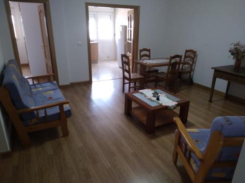 Xinzo de Limia Apartment | Guest Rated Ático Rosita: Ideal for Families on Camino de Santiago