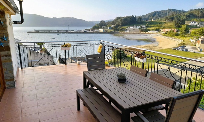 O Vicedo Apartment | Seaside Getaway: Ático Sobre el Mar Cantábrico Retreat