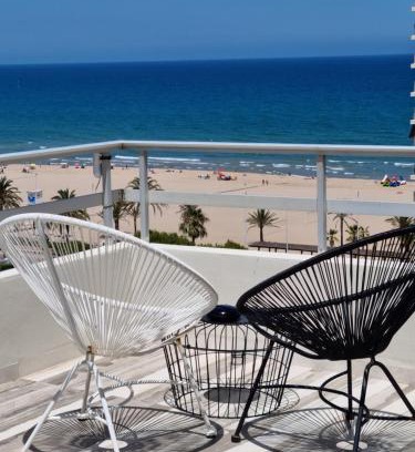 Grau i Platja Apartment | Oceanfront Ático Zeus: Guest Rated 9.9 & Family Friendly
