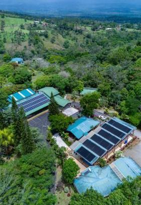 Quesada Hotel | Oceanfront Ávita Lodge with Pool and Hot Tub Amenities