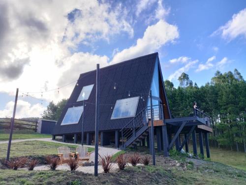 Cambara do Sul Ski Chalet | Pet-Friendly Ávora Cabana: Top-Rated with Breakfast & Hot Tub