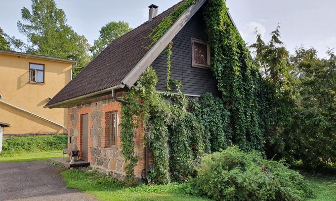 Jogeva County House | Discover Äksi Külalistemaja: Family & Pet-Friendly Retreat