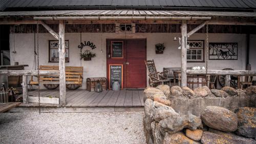 Hemse Bed & Breakfast | Pet-Friendly Änggårde B&B with Hot Tub & Breakfast Included