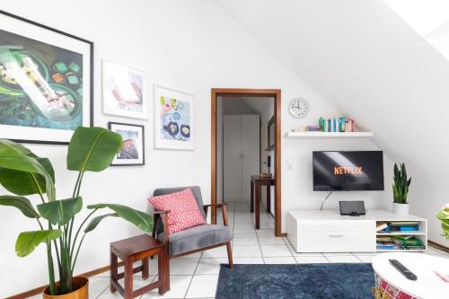 Hemsbach Apartment | Eco-Friendly Apartment for Cycling & Hiking near Weinheim