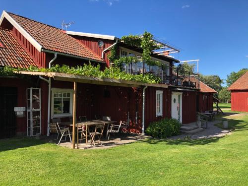 Kallby House | Explore Äventyrsgårdens Vandrarhem, Kinnekulle - Rated 9.2/10