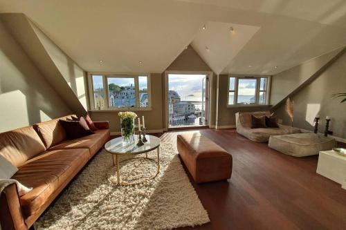 Alesund Apartment | Oceanfront Ålesund SkySuite with Spa and Pool Amenities