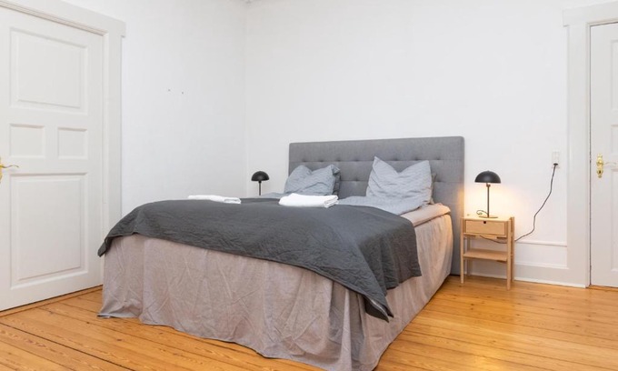 Midtbyen Apartment | Discover Århus' Best Location with Scenic Views