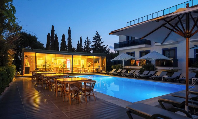 Bitez Hotel | Discover Erdoğanlar Çınar Otel: Pool & Family-Friendly Stay