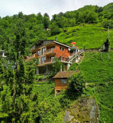 Cayirduzu Bed & Breakfast | Pet-Friendly Retreat at Çamankasuit with Hot Tub Bliss