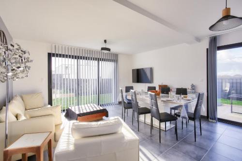 Saint-Alban House | Modern Escape in Saint-Alban: Family-Friendly Retreat