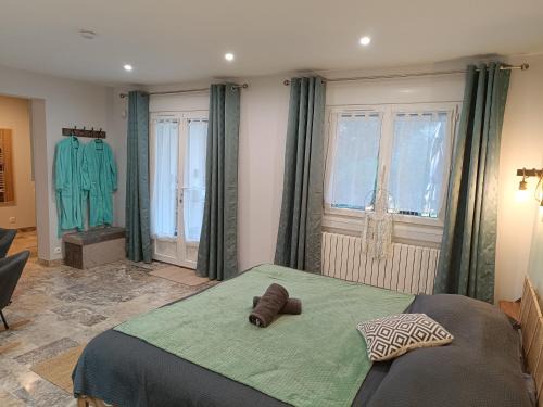 Aurons House | Experience Nature Retreat at Écrin de nature sous les pins
